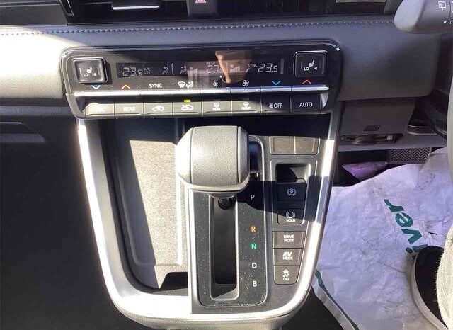 
								TOYOTA VOXY 2025 full									