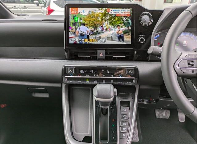 
								TOYOTA VOXY 2025 full									