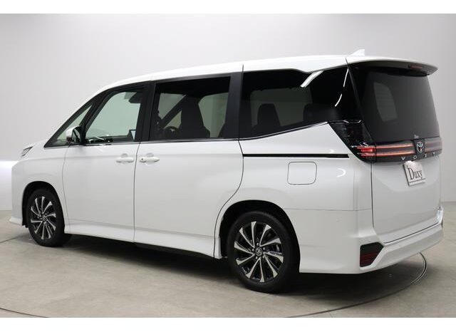 
								TOYOTA VOXY 2025 full									