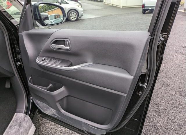 
								TOYOTA VOXY 2025 full									