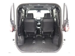 
										TOYOTA VOXY 2025 full									