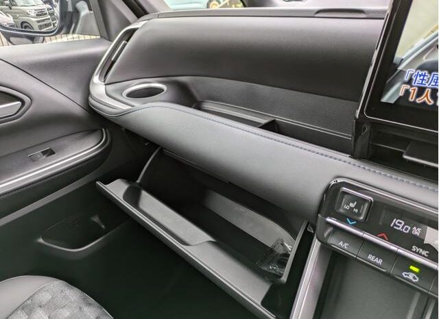 
								TOYOTA VOXY 2025 full									