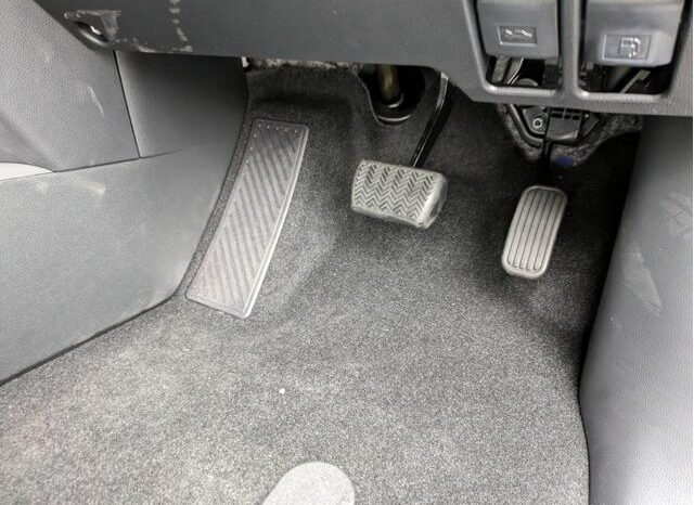 
								TOYOTA VOXY 2025 full									