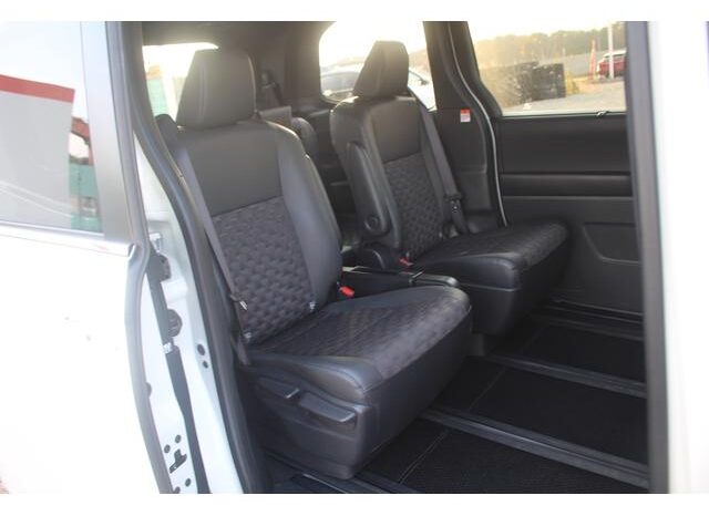 
								TOYOTA VOXY 2025 full									