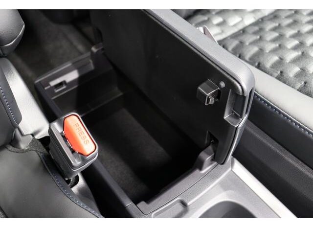 
								TOYOTA VOXY 2025 full									