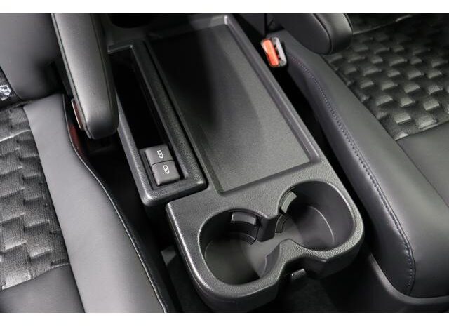 
								TOYOTA VOXY 2025 full									