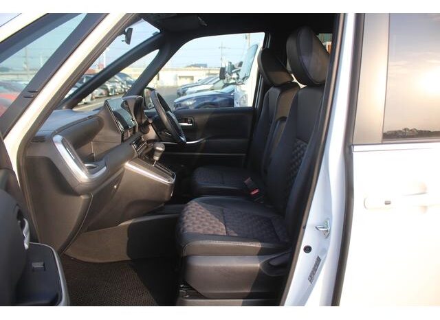 
								TOYOTA VOXY 2025 full									