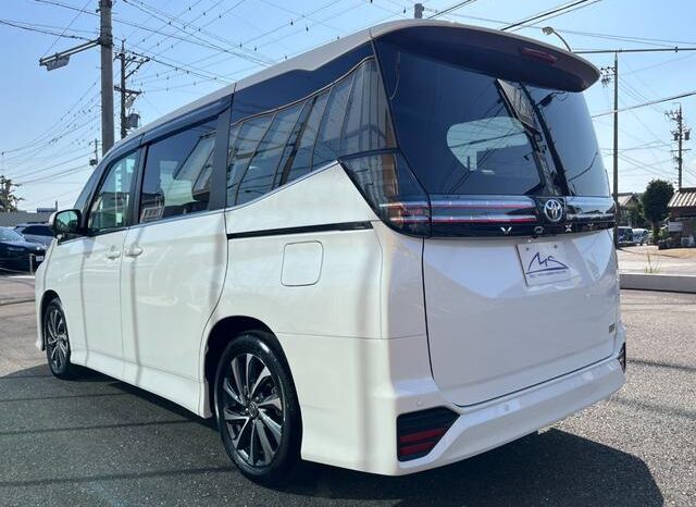 
								TOYOTA VOXY 2025 full									