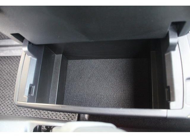 
								TOYOTA VOXY 2025 full									