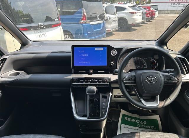 
								TOYOTA VOXY 2022 full									