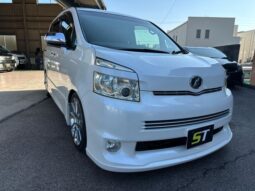 TOYOTA VOVY 2009