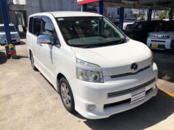 TOYOTA VOVY 2009
