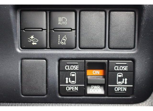 
								TOYOTA VOXY 2016 full									