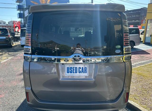 
								TOYOTA VOXY 2019 full									