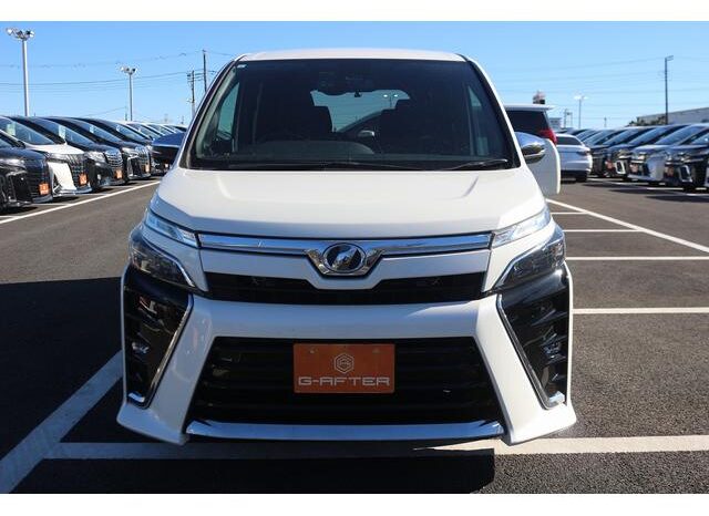 
								TOYOTA VOXY 2019 full									