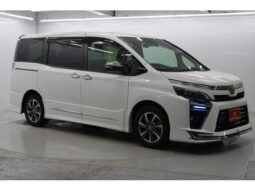 
										TOYOTA VOXY 2019 full									
