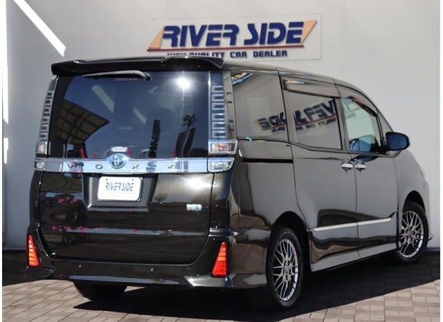 
								TOYOTA VOXY 2021 full									