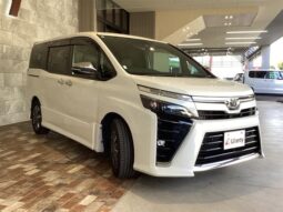 
										TOYOTA VOXY 2021 full									