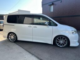 TOYOTA VOVY 2009