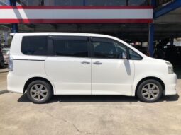 TOYOTA VOVY 2009