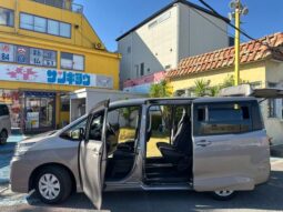 
										TOYOTA VOXY 2019 full									