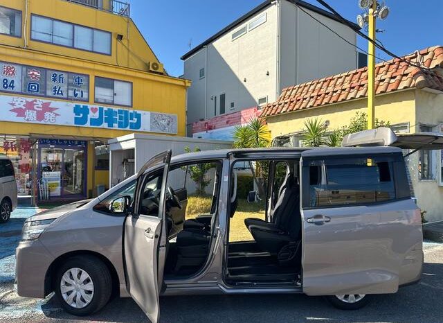 
								TOYOTA VOXY 2019 full									