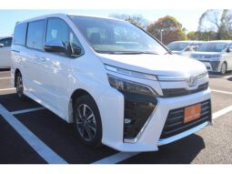 
										TOYOTA VOXY 2019 full									
