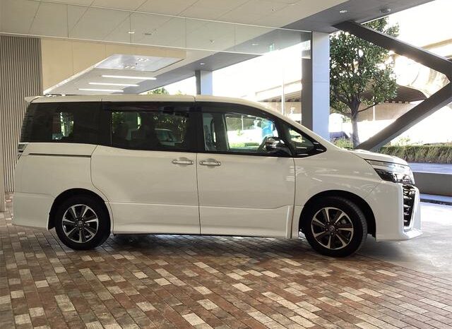 
								TOYOTA VOXY 2021 full									