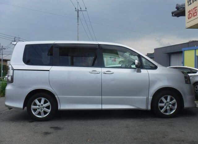 
								TOYOTA VOVY 2008 full									
