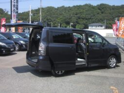 TOYOTA VOVY 2008