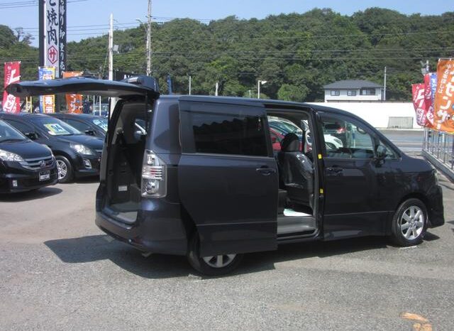 
								TOYOTA VOVY 2008 full									