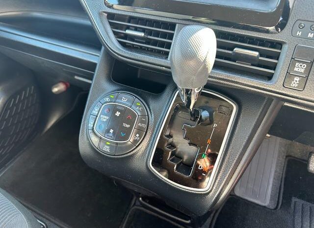 
								TOYOTA VOXY 2019 full									