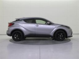 
										TOYOTA C-HR 2022 full									