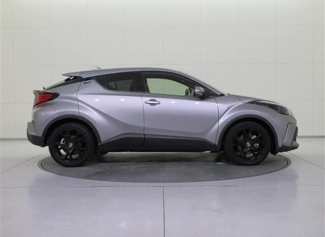 
								TOYOTA C-HR 2022 full									