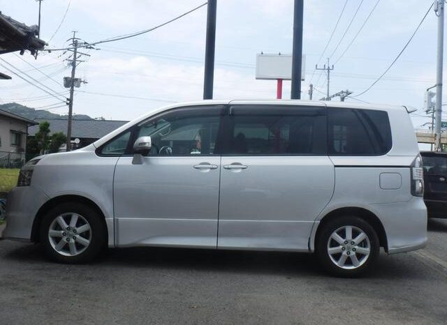 
								TOYOTA VOVY 2008 full									