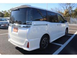 
										TOYOTA VOXY 2019 full									