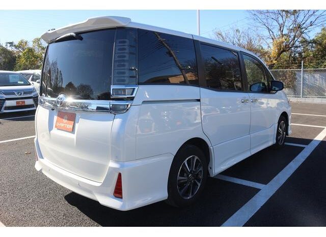 
								TOYOTA VOXY 2019 full									