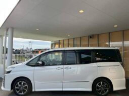 
										TOYOTA VOXY 2019 full									