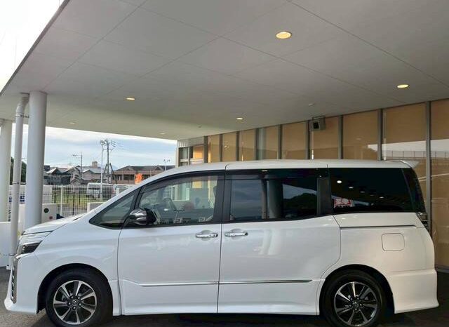
								TOYOTA VOXY 2019 full									