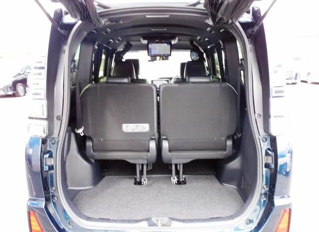 
								TOYOTA VOXY 2021 full									