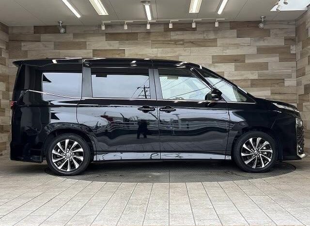 
								TOYOTA VOXY 2022 full									