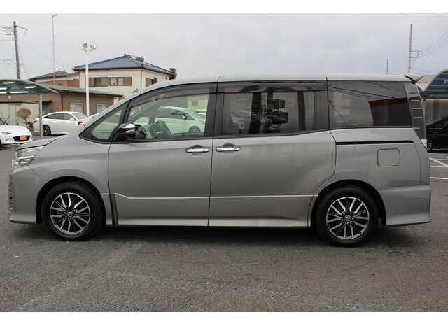 
								TOYOTA VOXY 2016 full									