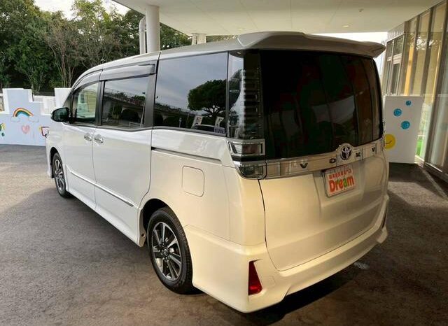 
								TOYOTA VOXY 2019 full									