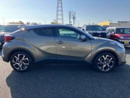 
										TOYOTA C-HR 2019 full									