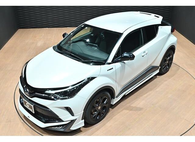 
								TOYOTA C-HR 2022 full									