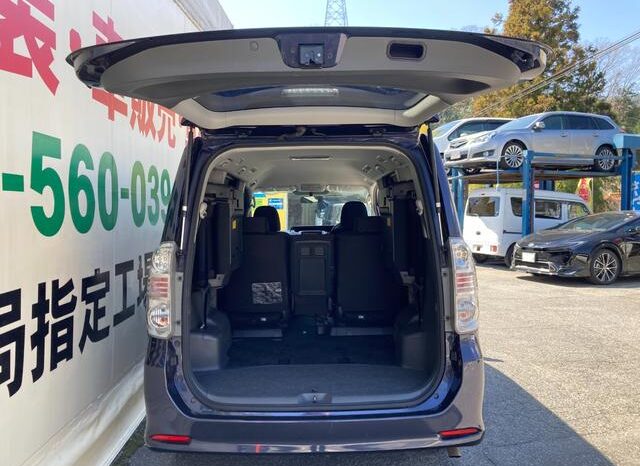 
								TOYOTA VOVY 2009 full									