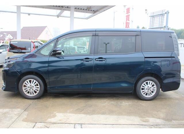 
								TOYOTA VOXY 2016 full									