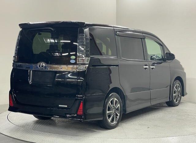 
								TOYOTA VOXY 2019 full									