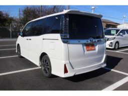 
										TOYOTA VOXY 2019 full									