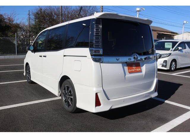 
								TOYOTA VOXY 2019 full									